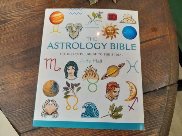 The Astrology Bible - Judy Hall