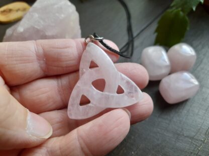Halsband Triquetra Rosenkvarts - Bild 2