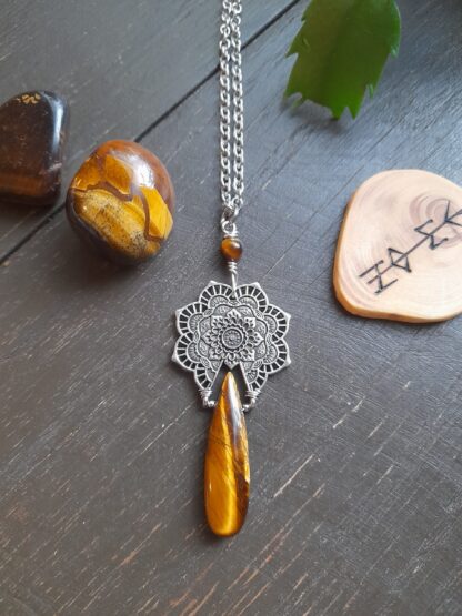 Halsband Mandala Tigeröga